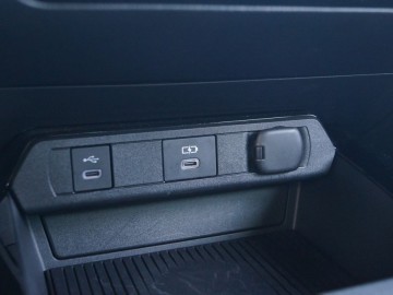 Toyota Prius 2.0 Hybrid Dynamic Force Plug-in 223 KM &ndash; Inne oblicze