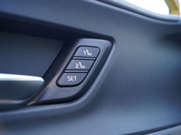Toyota Prius 2.0 Hybrid Dynamic Force Plug-in 223 KM &ndash; Inne oblicze