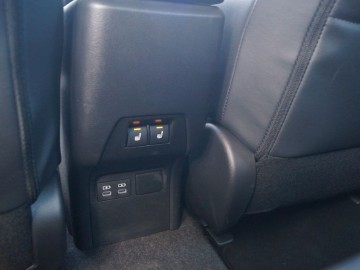 Toyota Prius 2.0 Hybrid Dynamic Force Plug-in 223 KM &ndash; Inne oblicze