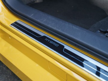 Toyota Prius 2.0 Hybrid Dynamic Force Plug-in 223 KM &ndash; Inne oblicze
