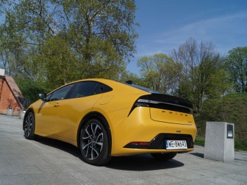 Toyota Prius 2.0 Hybrid Dynamic Force Plug-in 223 KM &ndash; Inne oblicze