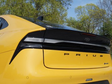 Toyota Prius 2.0 Hybrid Dynamic Force Plug-in 223 KM &ndash; Inne oblicze