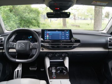 Citroen C5 X PHEV 225 e-EAT8 225 KM &ndash; Komfort na kołach