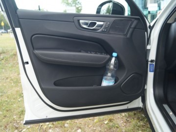Volvo XC60 T6  AWD Recharge 350 KM - Udane połączenie