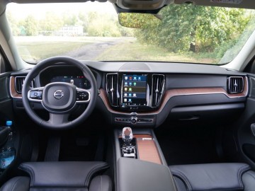 Volvo XC60 T6  AWD Recharge 350 KM - Udane połączenie