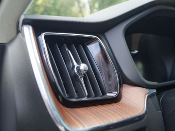 Volvo XC60 T6  AWD Recharge 350 KM - Udane połączenie