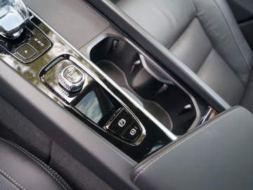 Volvo XC60 T6  AWD Recharge 350 KM - Udane połączenie
