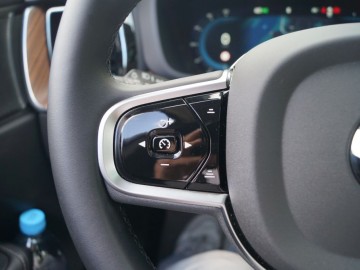 Volvo XC60 T6  AWD Recharge 350 KM - Udane połączenie