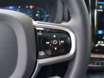 Volvo XC60 T6  AWD Recharge 350 KM - Udane połączenie