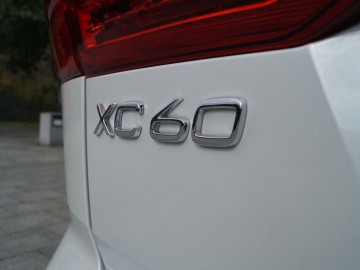 Volvo XC60 T6  AWD Recharge 350 KM - Udane połączenie
