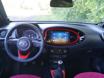 Toyota Aygo X 1.0 VVT-i Undercover 72KM &ndash; Miejskie rozwiązanie