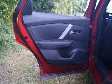 Citroen C4 X 1.2 PureTech 130 EAT8 Maxx &ndash; Crossover czy sedan? A może jedno i drugie