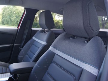 Citroen C4 X 1.2 PureTech 130 EAT8 Maxx &ndash; Crossover czy sedan? A może jedno i drugie