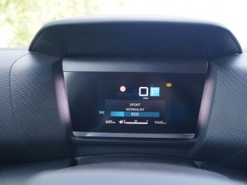 Citroen C4 X 1.2 PureTech 130 EAT8 Maxx &ndash; Crossover czy sedan? A może jedno i drugie