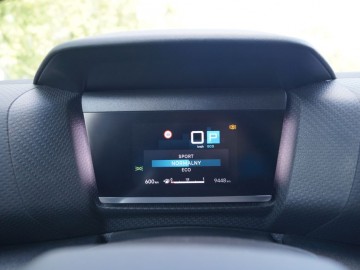Citroen C4 X 1.2 PureTech 130 EAT8 Maxx &ndash; Crossover czy sedan? A może jedno i drugie