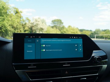 Citroen C4 X 1.2 PureTech 130 EAT8 Maxx &ndash; Crossover czy sedan? A może jedno i drugie