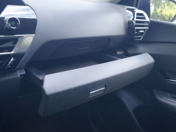 Citroen C4 X 1.2 PureTech 130 EAT8 Maxx &ndash; Crossover czy sedan? A może jedno i drugie