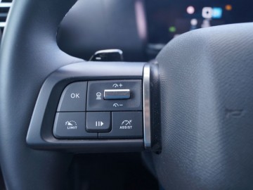 Citroen C4 X 1.2 PureTech 130 EAT8 Maxx &ndash; Crossover czy sedan? A może jedno i drugie