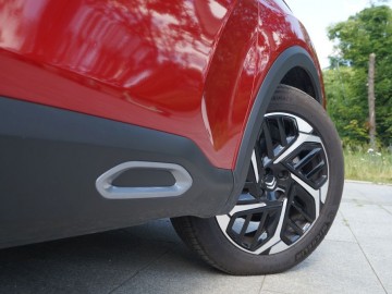 Citroen C4 X 1.2 PureTech 130 EAT8 Maxx &ndash; Crossover czy sedan? A może jedno i drugie