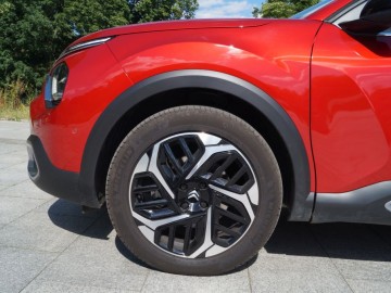 Citroen C4 X 1.2 PureTech 130 EAT8 Maxx &ndash; Crossover czy sedan? A może jedno i drugie