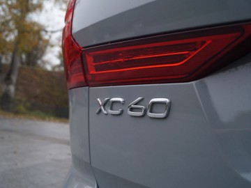 Volvo XC60 B5 AWD Mild Hybrid Black Edition 250 KM+14 KM - Udane połączenie