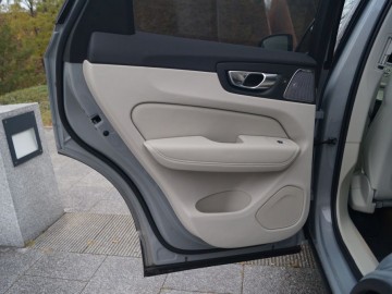 Volvo XC60 B5 AWD Mild Hybrid Black Edition 250 KM+14 KM - Udane połączenie