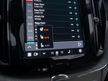 Volvo XC60 B5 AWD Mild Hybrid Black Edition 250 KM+14 KM - Udane połączenie