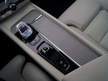 Volvo XC60 B5 AWD Mild Hybrid Black Edition 250 KM+14 KM - Udane połączenie