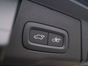 Volvo XC60 B5 AWD Mild Hybrid Black Edition 250 KM+14 KM - Udane połączenie
