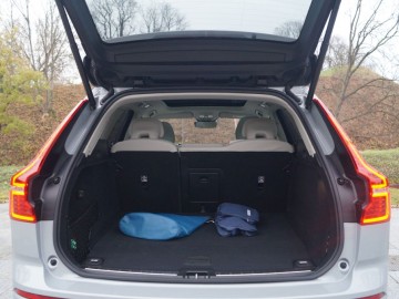 Volvo XC60 B5 AWD Mild Hybrid Black Edition 250 KM+14 KM - Udane połączenie