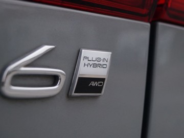 Volvo XC60 B5 AWD Mild Hybrid Black Edition 250 KM+14 KM - Udane połączenie