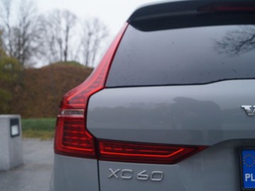 Volvo XC60 B5 AWD Mild Hybrid Black Edition 250 KM+14 KM - Udane połączenie