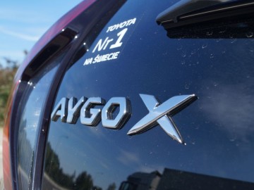 Toyota Aygo X Hybrid Style GR Sport 1.5 e-CVT 116 KM &ndash; Miejska pszcz&oacute;łka