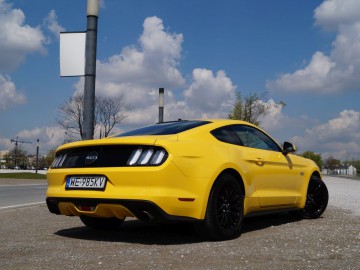 Ford Mustang GT - Prawdziwy brutal