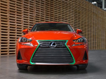 Lexus IS ostro przyprawiony