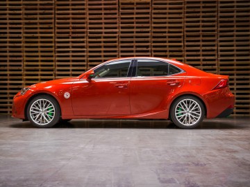 Lexus IS ostro przyprawiony