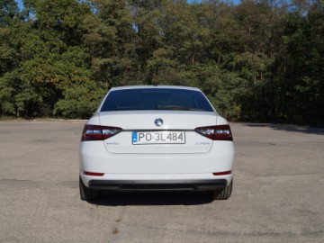 Skoda Superb 2.0 TDI Laurin&Klement - Nie tylko przestrzeń na potęgę