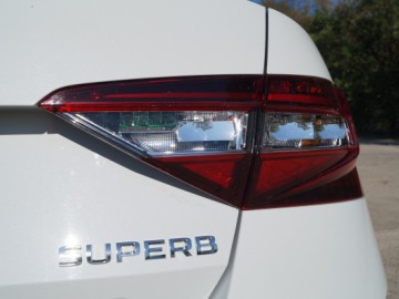 Skoda Superb 2.0 TDI Laurin&Klement - Nie tylko przestrzeń na potęgę
