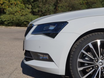 Skoda Superb 2.0 TDI Laurin&Klement - Nie tylko przestrzeń na potęgę