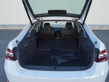 Skoda Superb 2.0 TDI Laurin&Klement - Nie tylko przestrzeń na potęgę