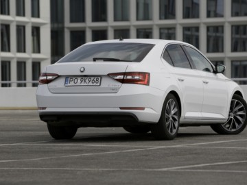 Skoda Superb 2.0 TDI Laurin&Klement - Nie tylko przestrzeń na potęgę