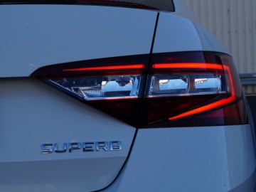Skoda Superb 2.0 TDI Laurin&Klement - Nie tylko przestrzeń na potęgę