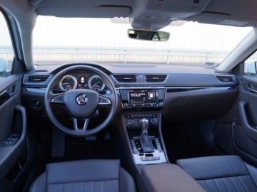Skoda Superb 2.0 TDI Laurin&Klement - Nie tylko przestrzeń na potęgę