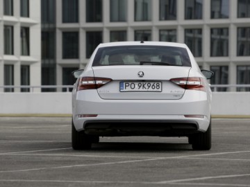 Skoda Superb 2.0 TDI Laurin&Klement - Nie tylko przestrzeń na potęgę