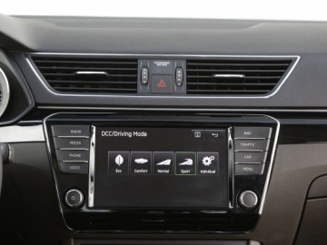 Skoda Superb 2.0 TDI Laurin&Klement - Nie tylko przestrzeń na potęgę