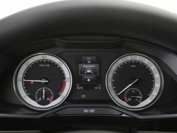Skoda Superb 2.0 TDI Laurin&Klement - Nie tylko przestrzeń na potęgę
