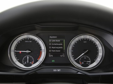 Skoda Superb 2.0 TDI Laurin&Klement - Nie tylko przestrzeń na potęgę
