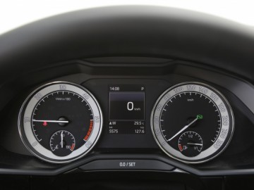 Skoda Superb 2.0 TDI Laurin&Klement - Nie tylko przestrzeń na potęgę