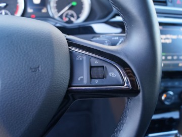 Skoda Superb 2.0 TDI Laurin&Klement - Nie tylko przestrzeń na potęgę