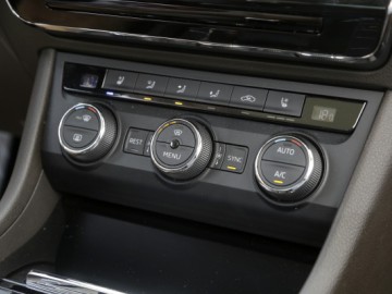 Skoda Superb 2.0 TDI Laurin&Klement - Nie tylko przestrzeń na potęgę